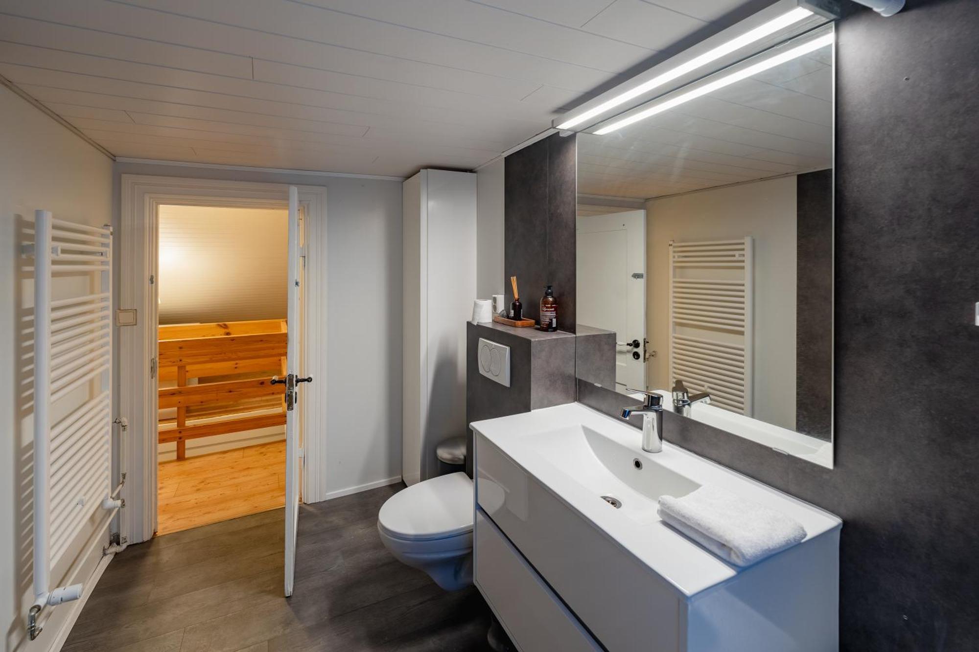Day Dream Central Akureyri Three Bedroom Apt Esterno foto