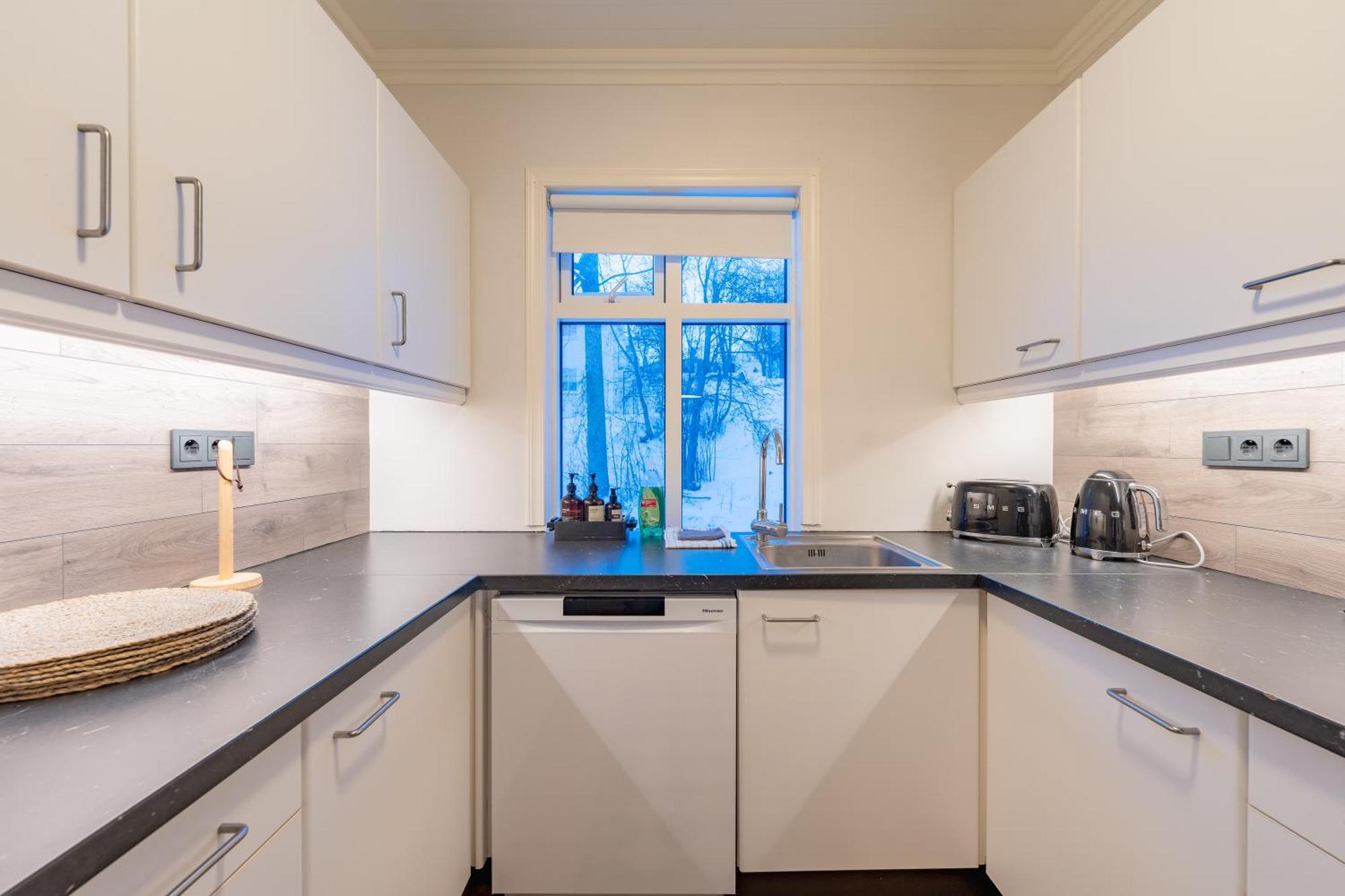 Day Dream Central Akureyri Three Bedroom Apt Esterno foto
