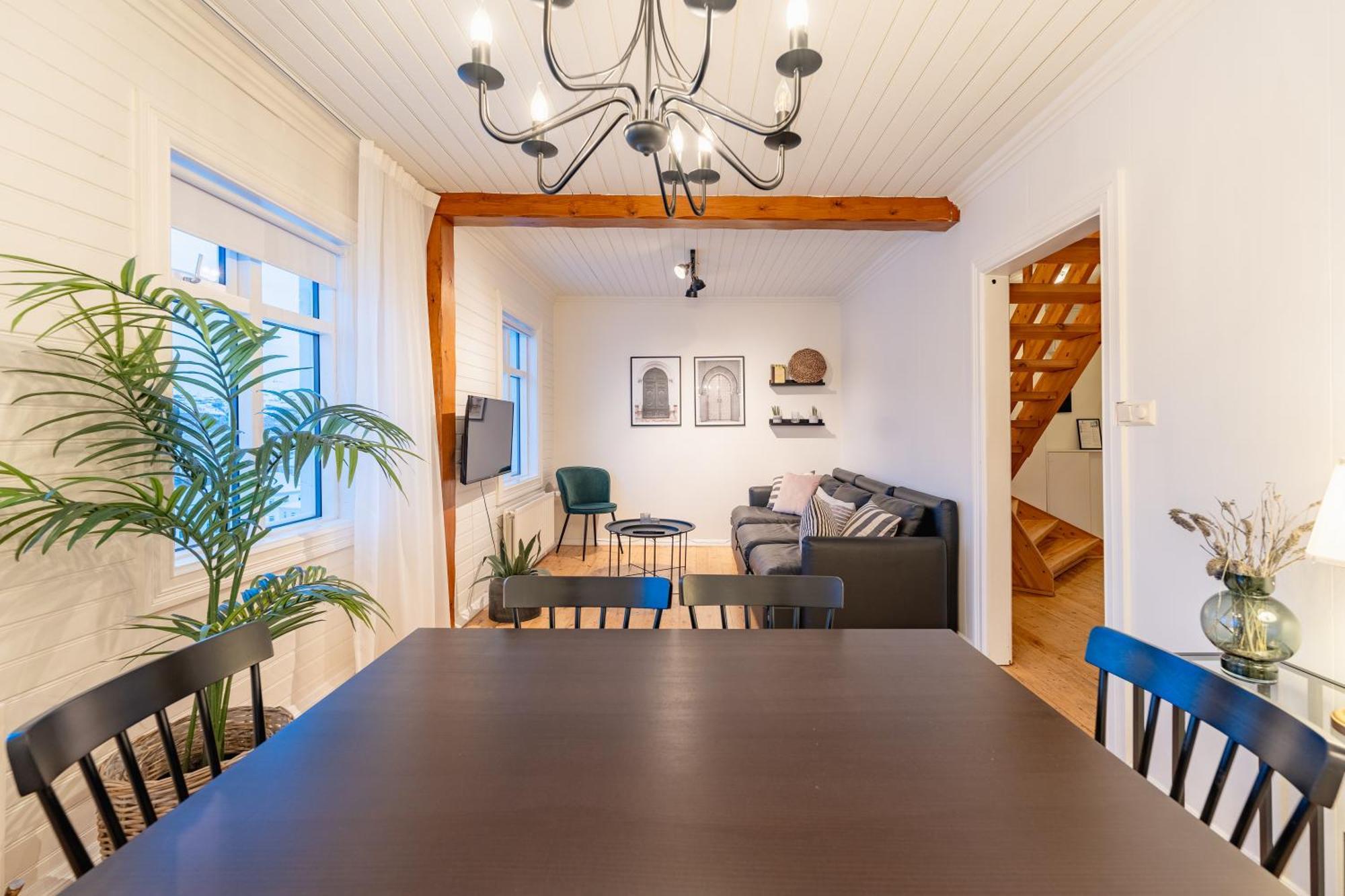 Day Dream Central Akureyri Three Bedroom Apt Esterno foto
