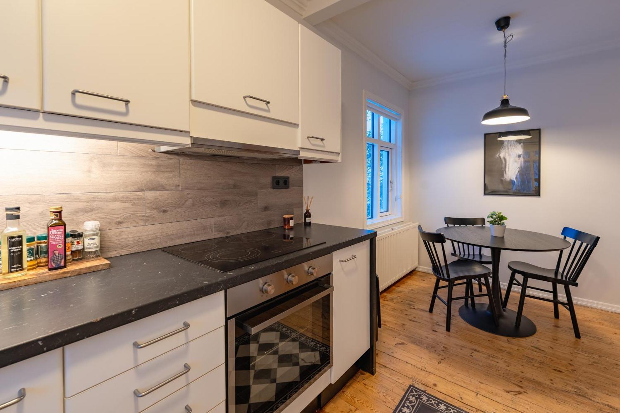 Day Dream Central Akureyri Three Bedroom Apt Esterno foto